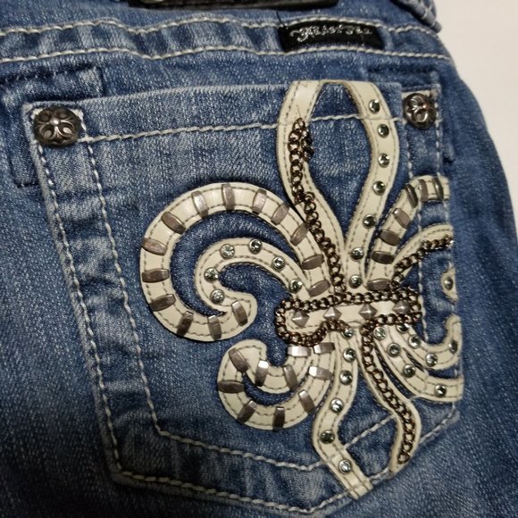 Miss Me Low Rise Capri Jeans Studded Fleur de Lis - Picture 3 of 7